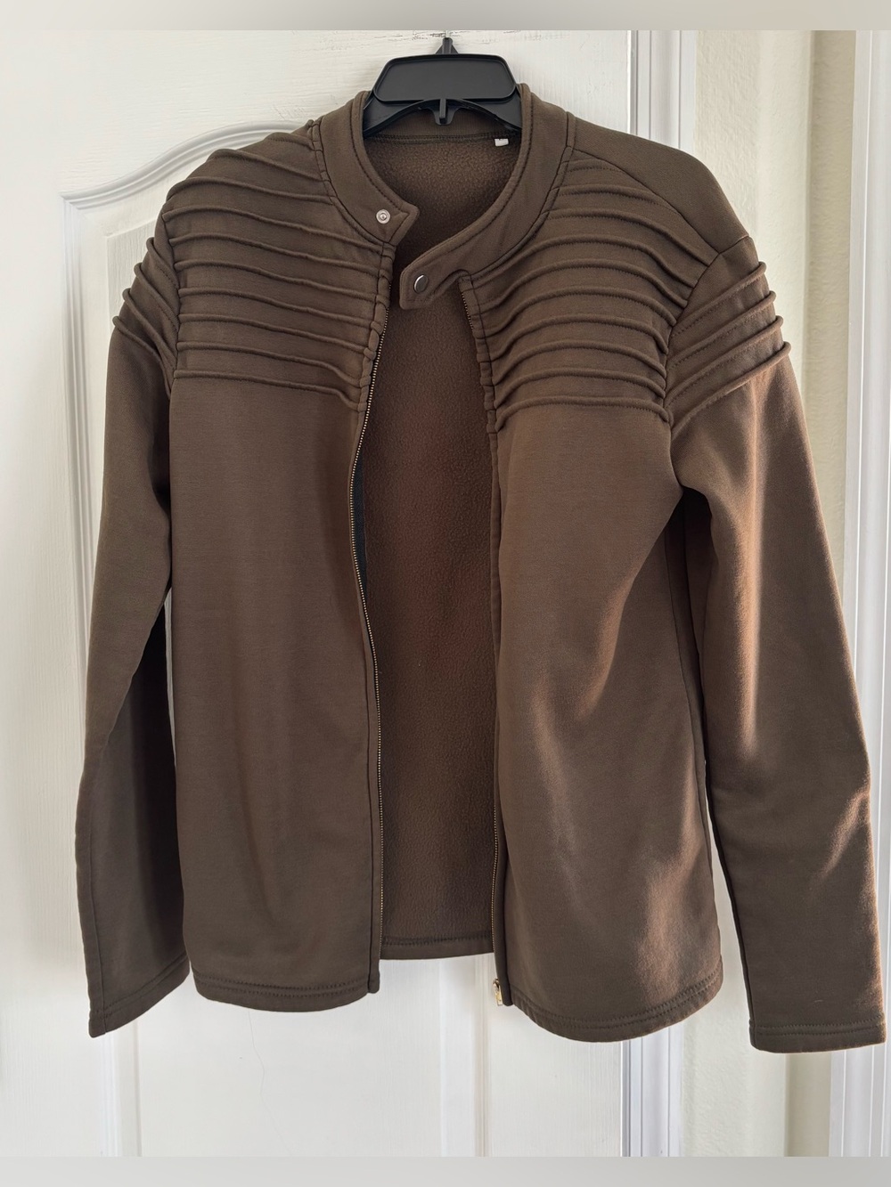 Men’s Olive Green Ribbed Shoulder Jacket. Size L